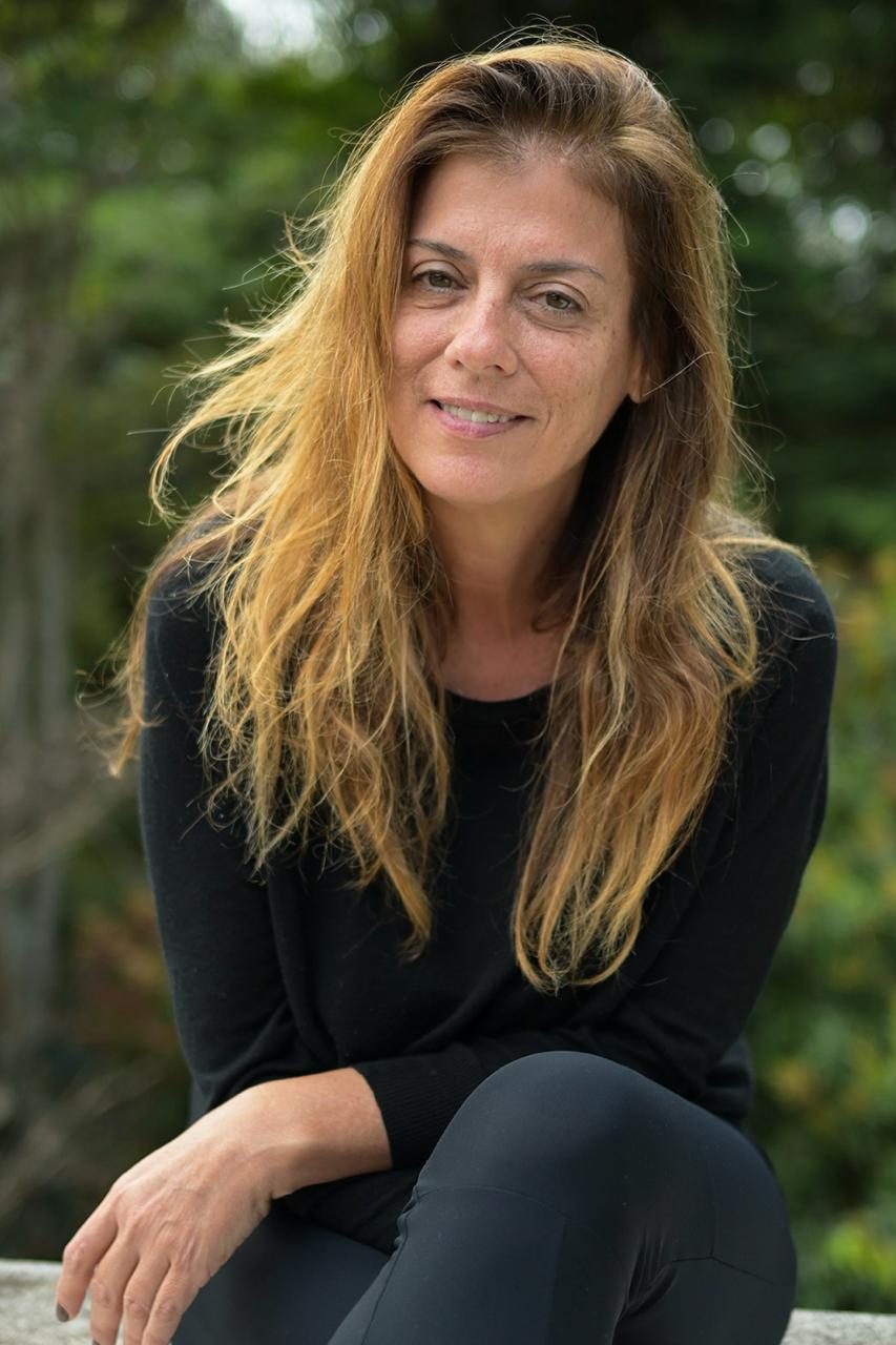 Retrato de Isabela Rodrigues, fundadora e CEO da AS DA PRAIA